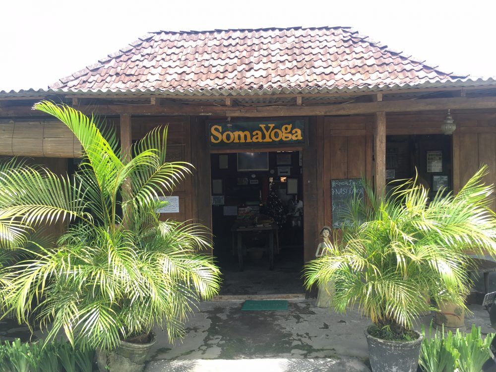 Makan Sehat dan Enak di Restoran Somayoga Vegan Jogja - APABEDANYA.COM