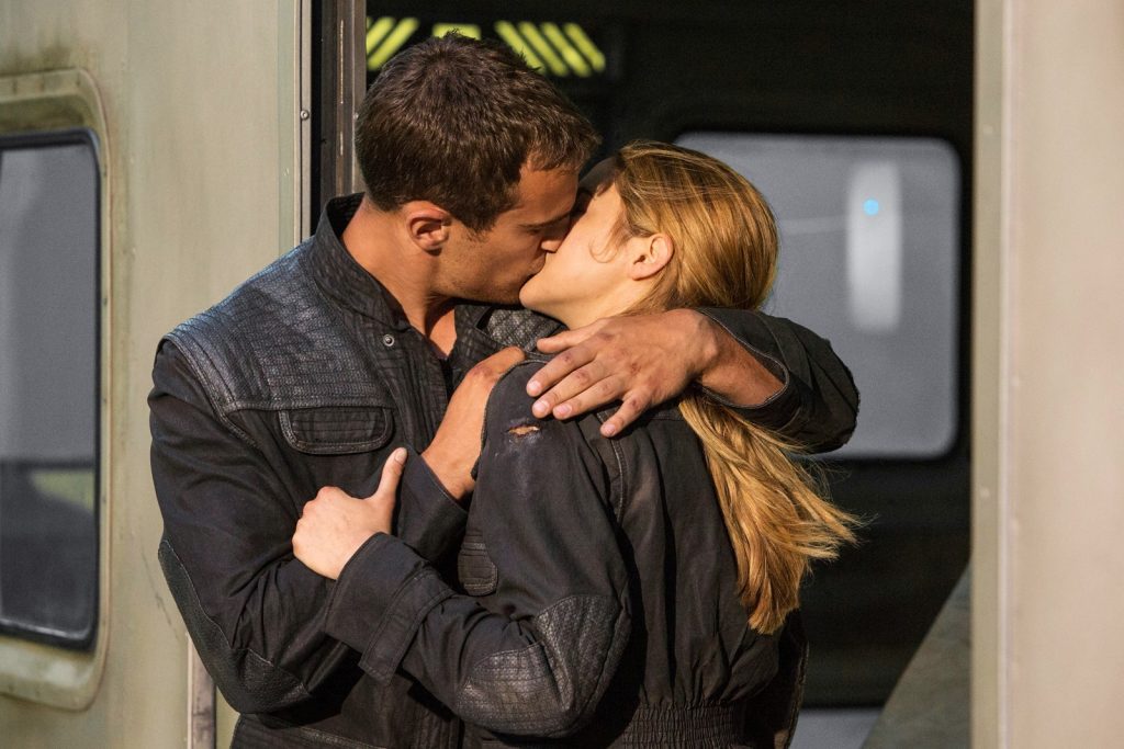 REVIEW FILM DIVERGENT (2014), KETIKA SIFAT UMAT MANUSIA MENJADI BUMERANG