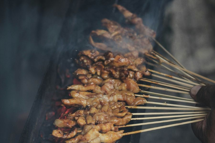 Apa Bedanya Bakar dan Panggang dalam Makanan