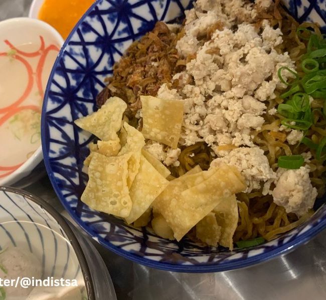 Apa Bedanya Mie Ayam dengan Bakmie
