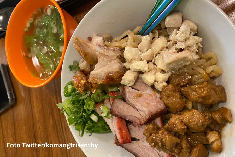 Apa Bedanya Mie Ayam dengan Bakmie