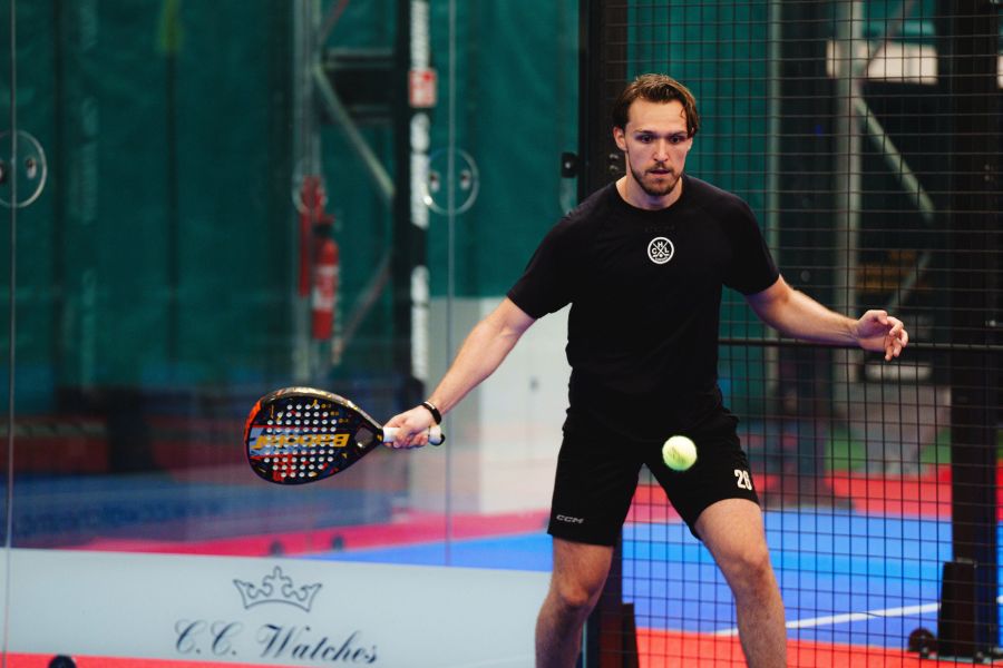 Apa Bedanya Padel dengan Tenis?