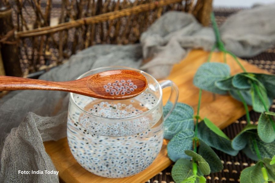 Apa Bedanya Biji Selasih dengan Chia Seed?