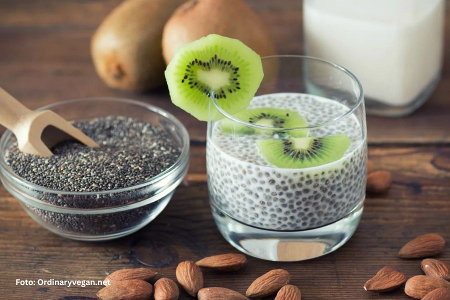 Apa Bedanya Biji Selasih dengan Chia Seed?
