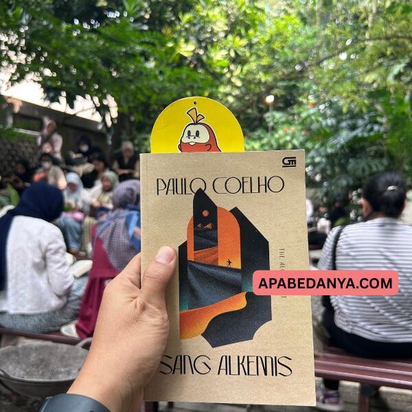 Review Buku Sang Alkemis karya Paulo Coelho, Perjalanan Mencari Harta Karun YUDICHU APABEDANYACOM BUKU THE ALCHEMIST