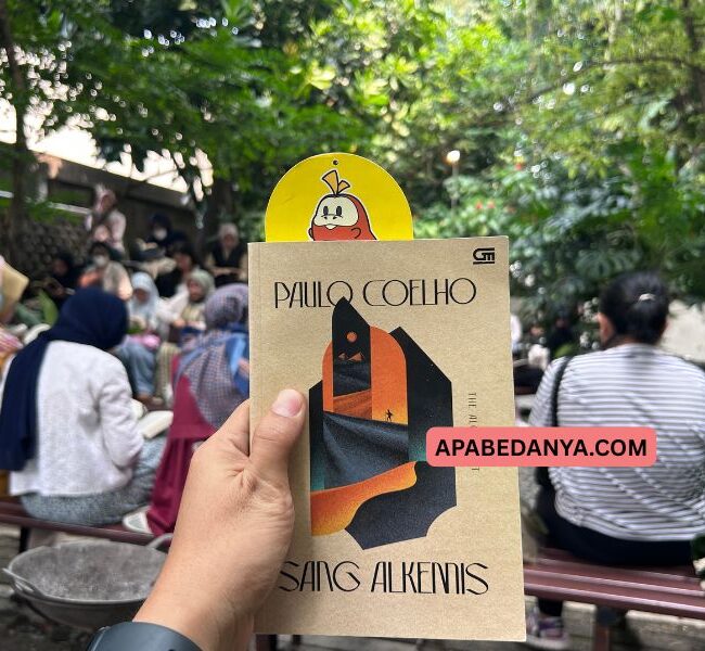 Review Buku Sang Alkemis karya Paulo Coelho, Perjalanan Mencari Harta Karun YUDICHU APABEDANYACOM BUKU THE ALCHEMIST