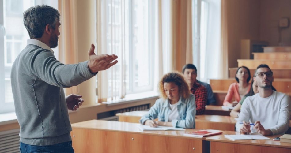 Kenapa Harus Belajar Bahasa Inggris? Ini Manfaatnya untuk Kehidupan Kamu ican learning center yudichu tri wahyudi 1.
