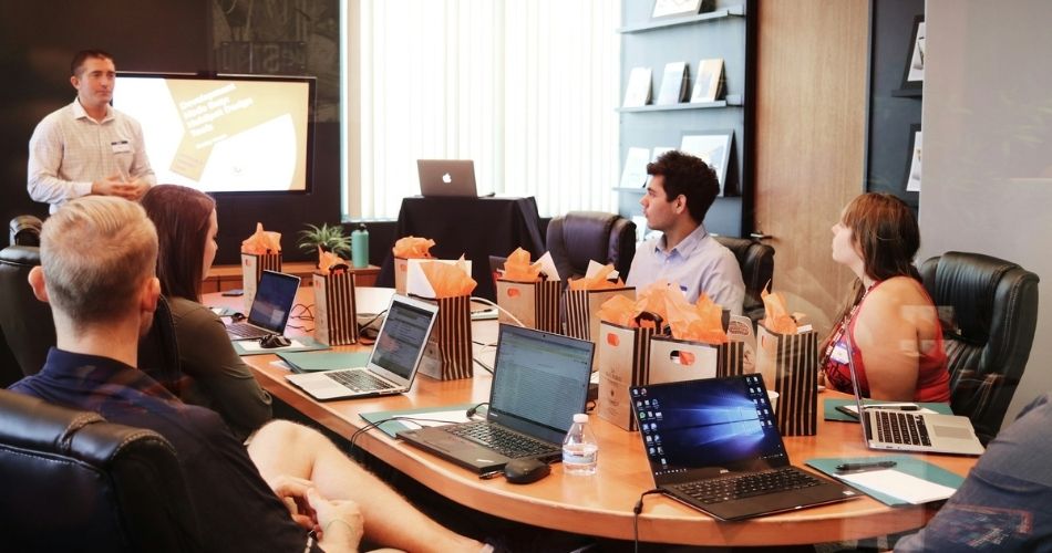 Kenapa Harus Belajar Bahasa Inggris? Ini Manfaatnya untuk Kehidupan Kamu ican learning center yudichu tri wahyudi 1.
