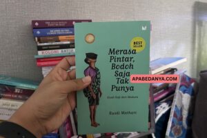 Review Buku Merasa Pintar Bodoh Saja Tak Punya karya Rusdi Mathari